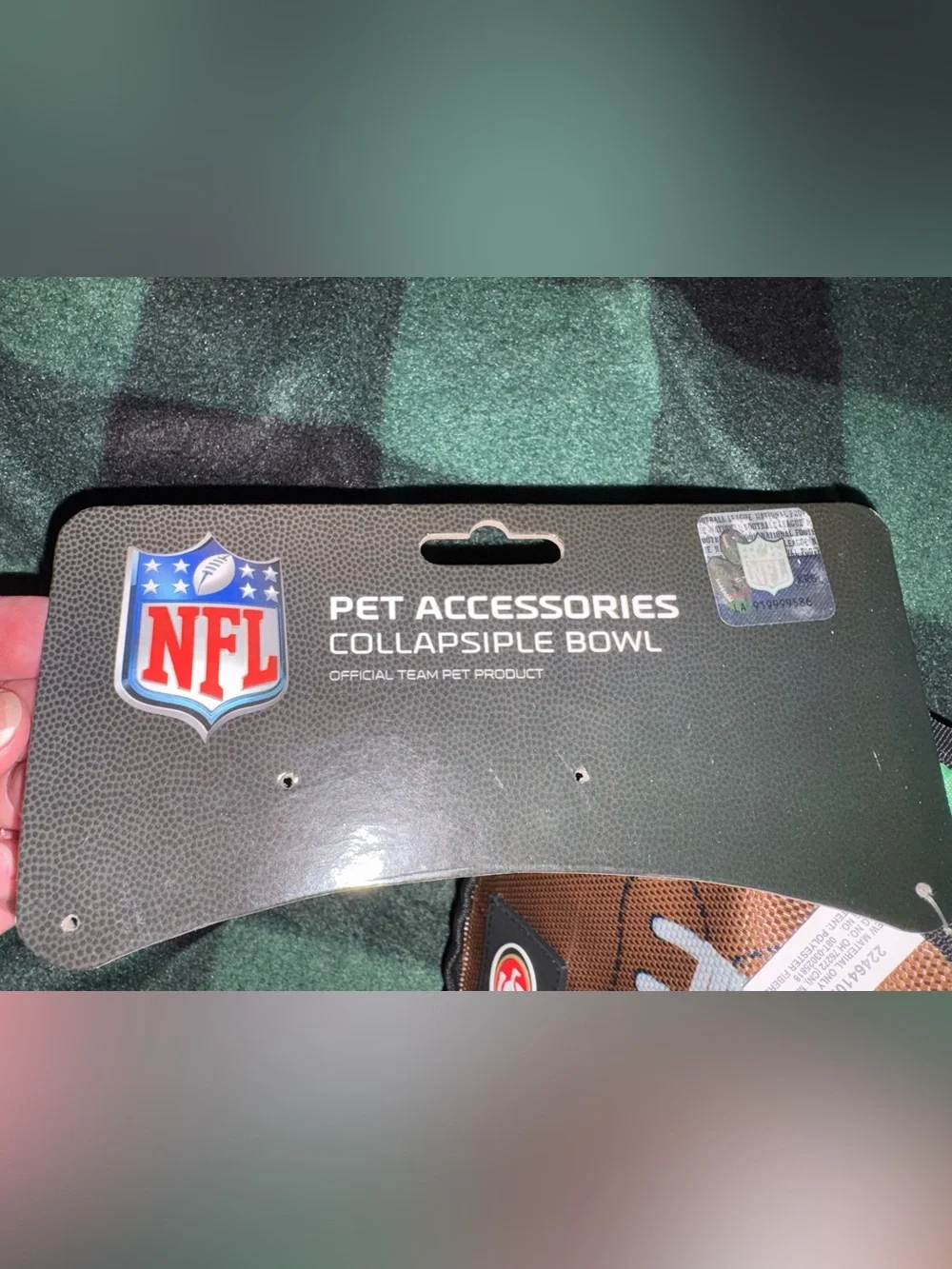 NFL Green and White Field-Print San Francisco 49er’s Collapsible Pet Bowl